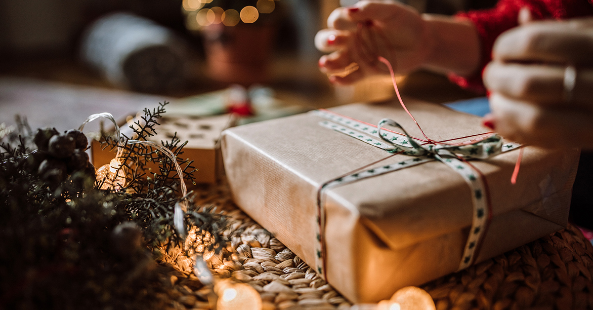 What Does Your Gift Wrapping Say About You? | AMA